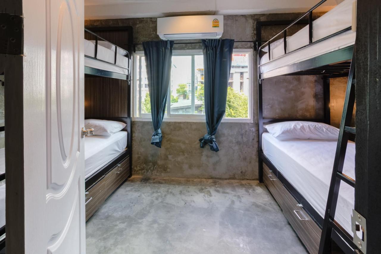 Hostal Revolution Asoke Bangkok